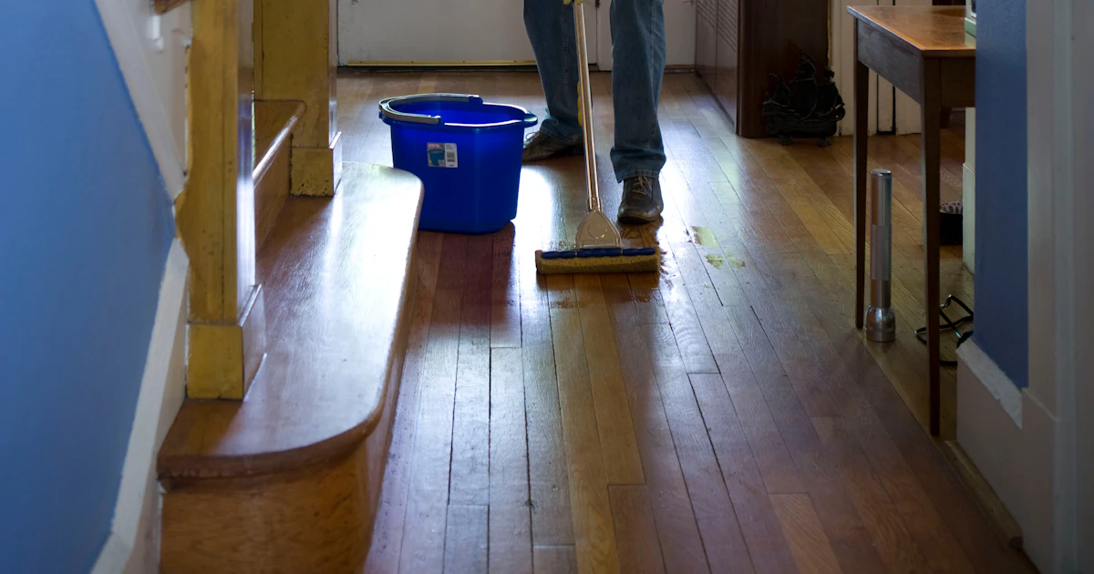 Cómo mantener el piso limpio entre limpiezas profesionales