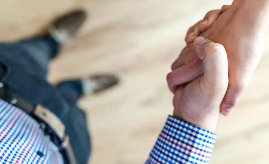 Acuerdo de confianza entre cliente y empresa de limpieza